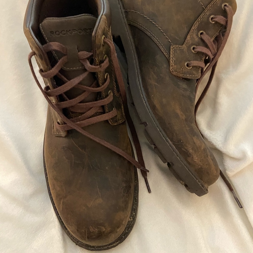 GUC Rockport mens waterproof shoes.